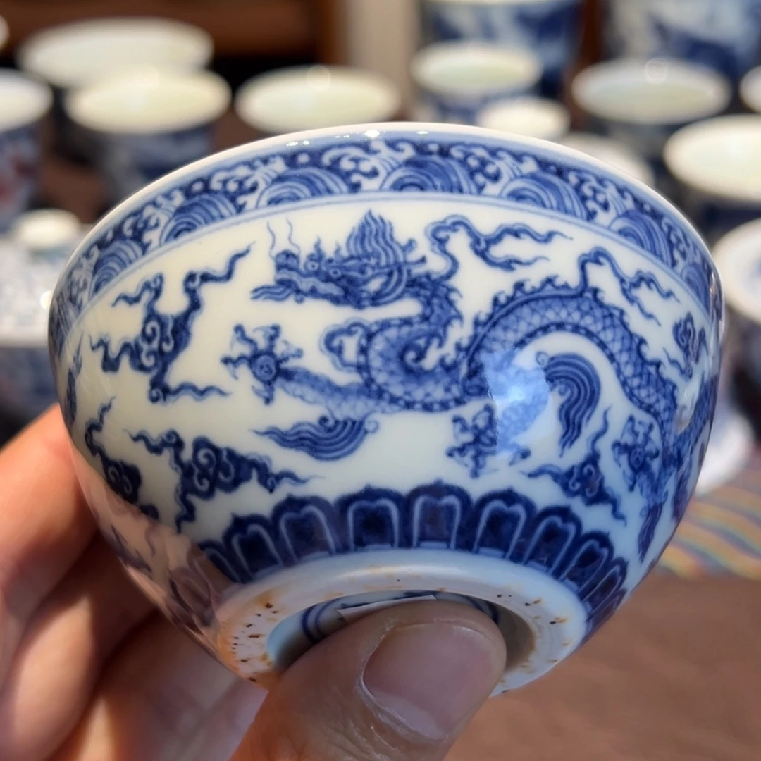 精品青花云龙纹卧足缸杯口径约8.9厘米