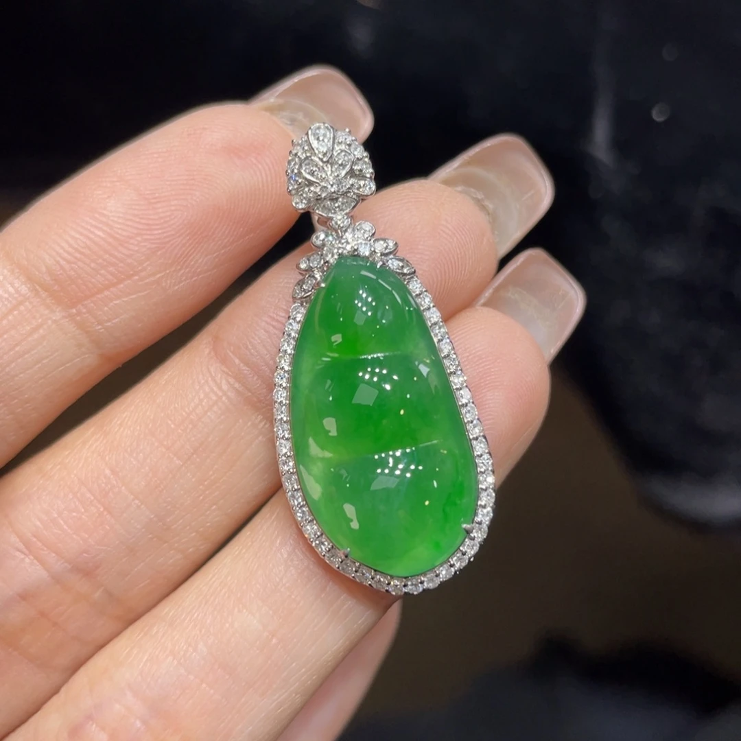 翡翠颈饰18K金镶嵌天然缅甸翡翠