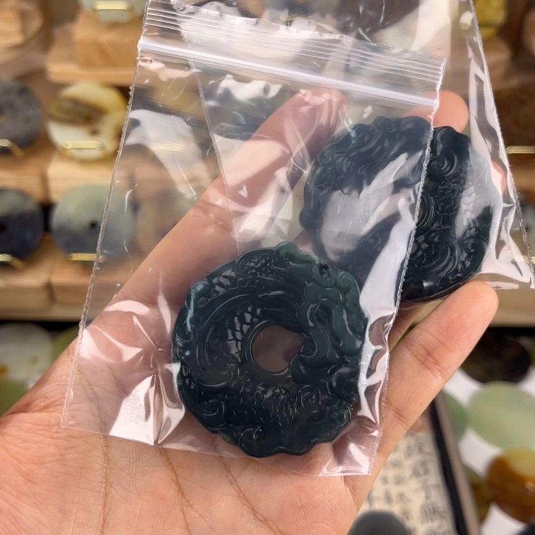 既***安蛇纹石玉未镶嵌颈饰