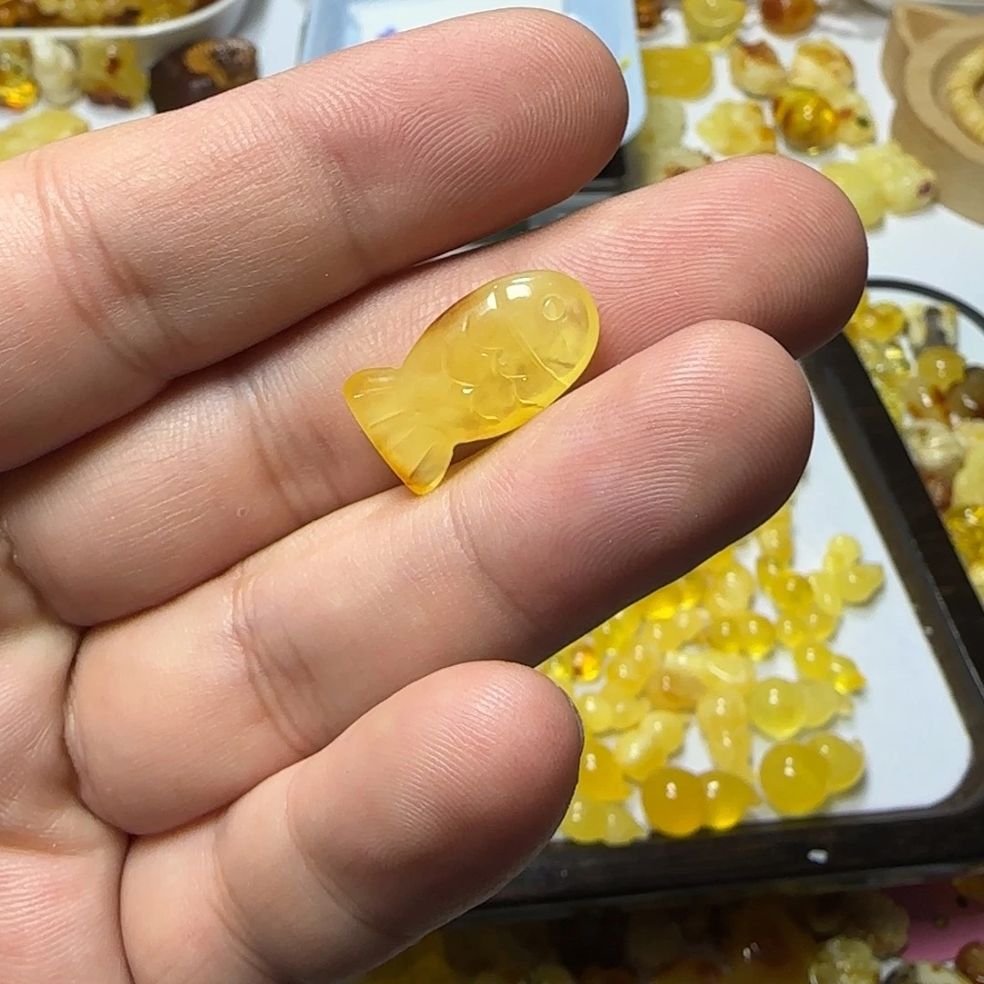 琥珀未镶嵌裸石0.78克