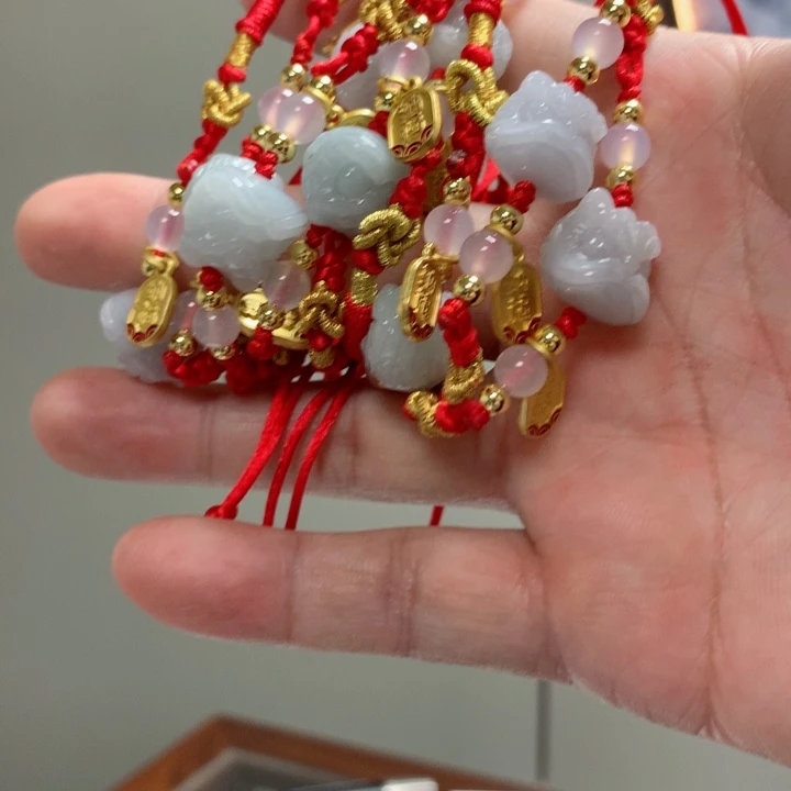 翡翠未镶嵌手链多样性发一