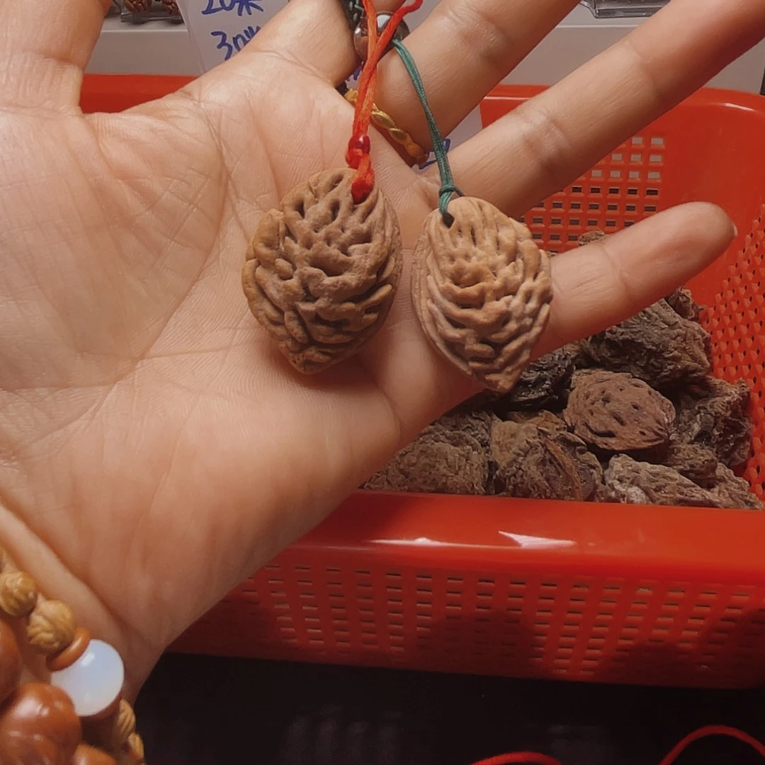 桃核手串微****貌野生桃枭