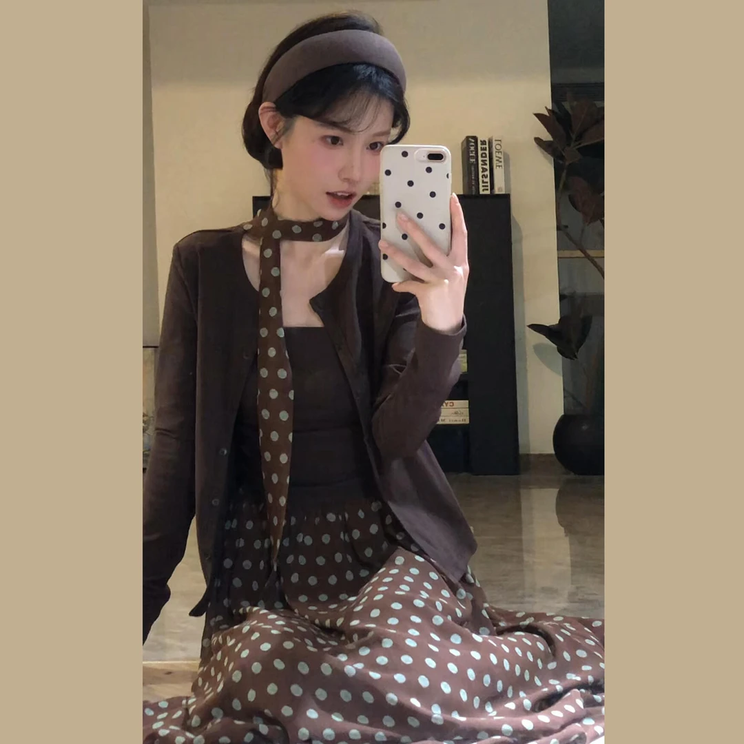 韩系早初秋穿搭连衣裙子2025新款女波点长裙秋装搭配一整套7595