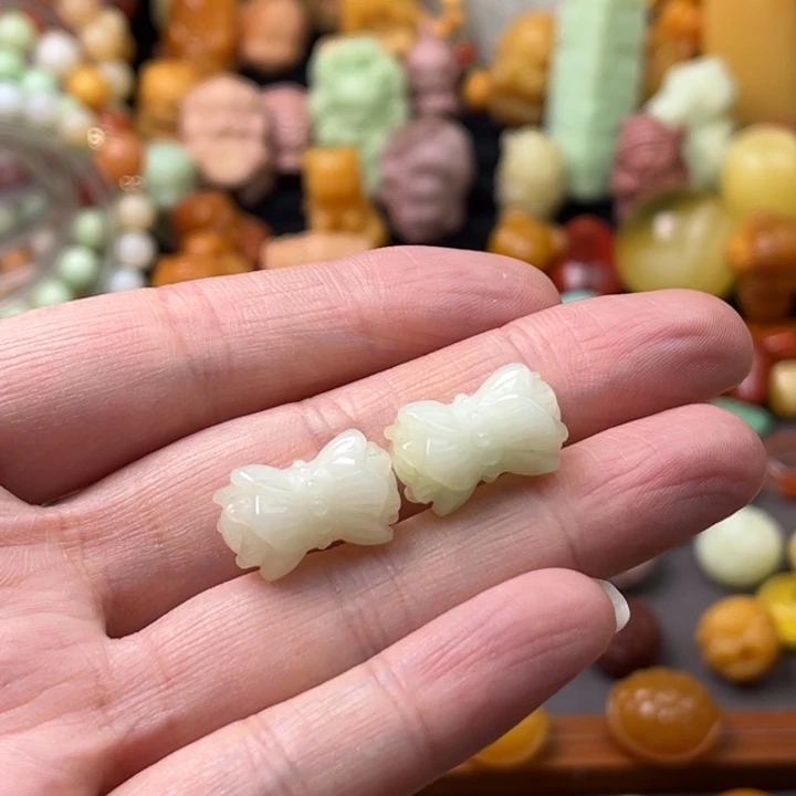 石英质玉（缅黄）未镶嵌珠宝半成品并蒂莲