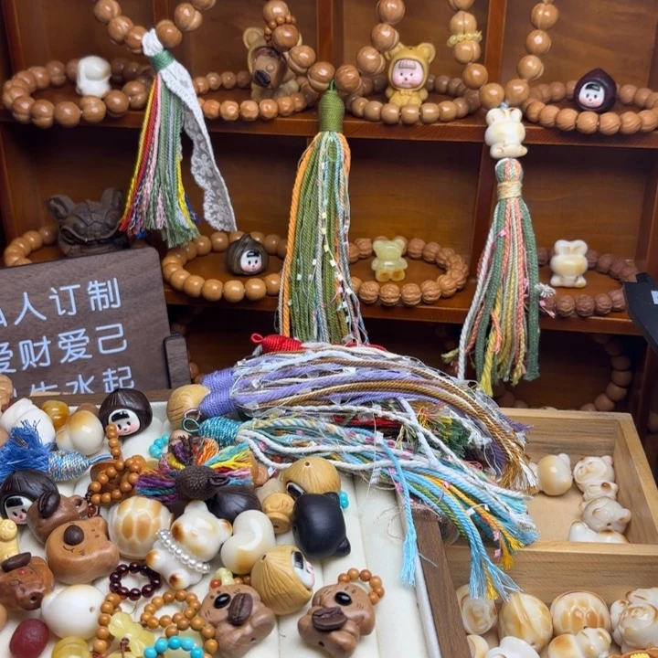 流****木质磁石小猫抓屁桃手串