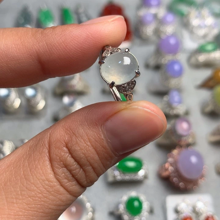 翡翠未镶嵌戒指银托