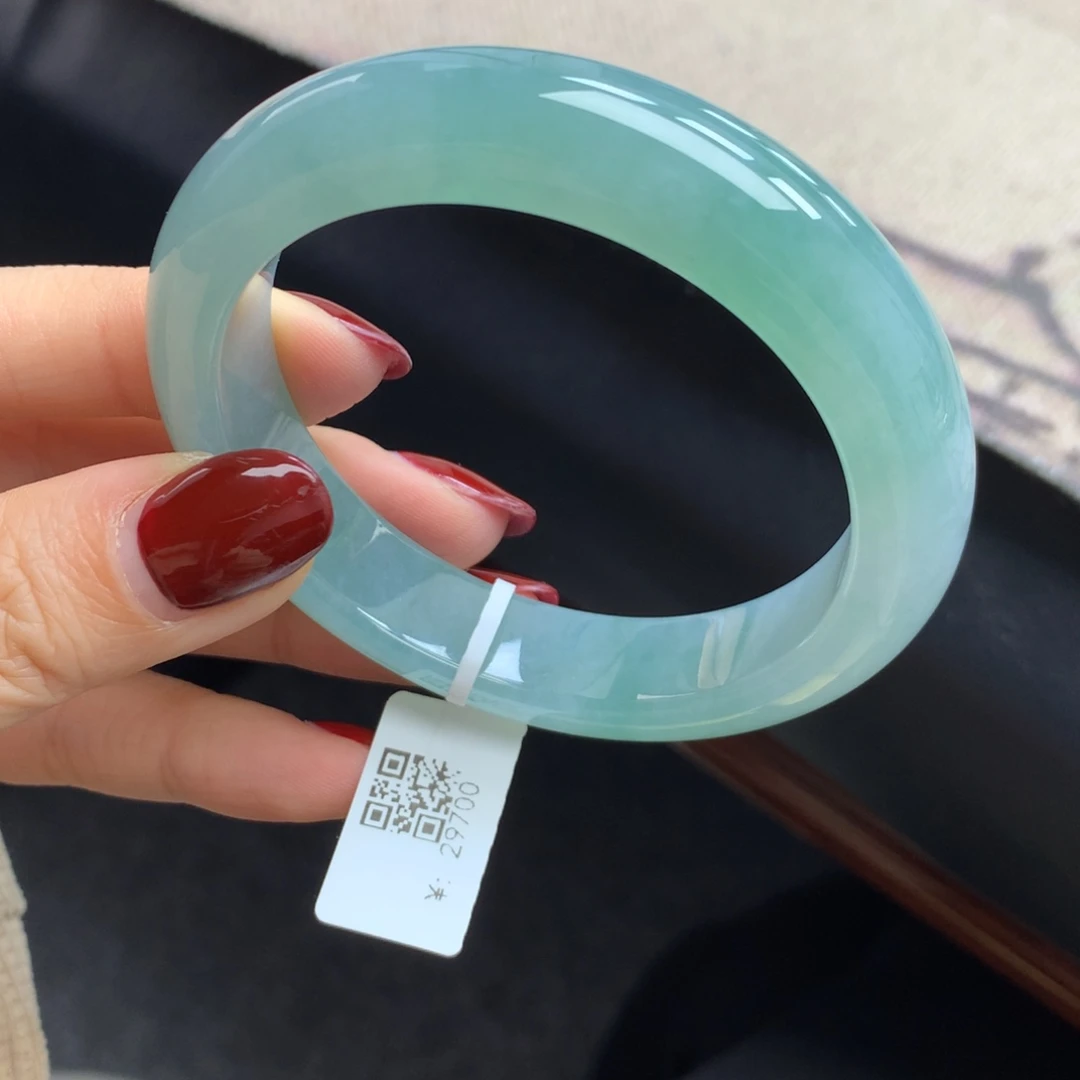 翡翠未镶嵌手镯冰绿