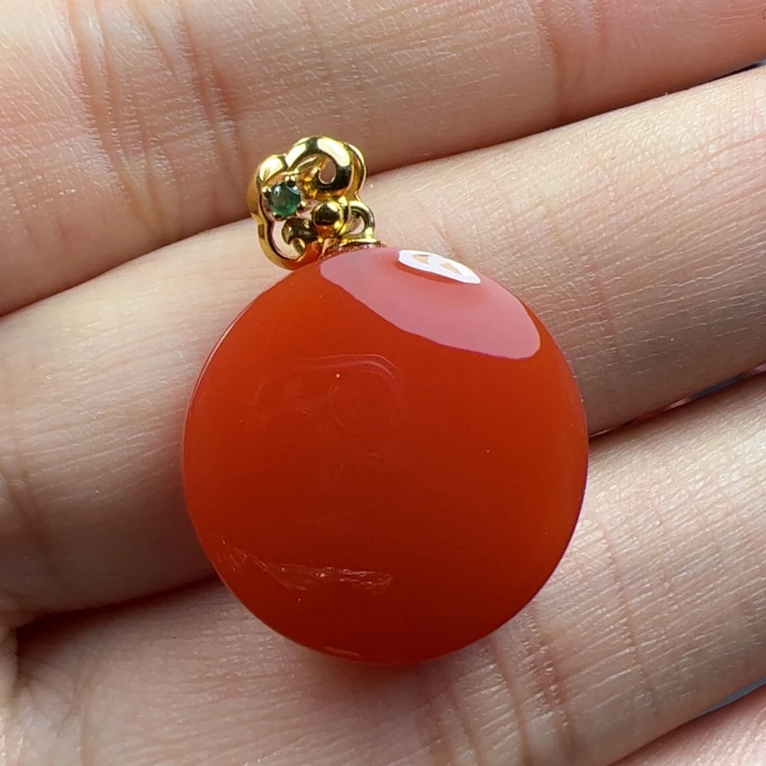 18K金镶嵌吊坠南红玛瑙