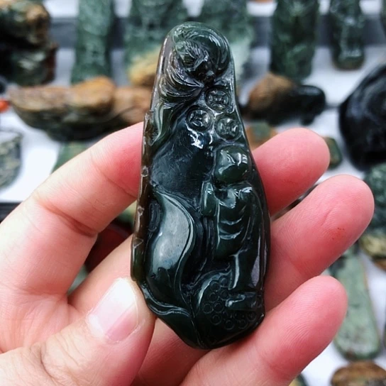 未镶嵌岫岩河磨玉（透闪石质玉）挂件