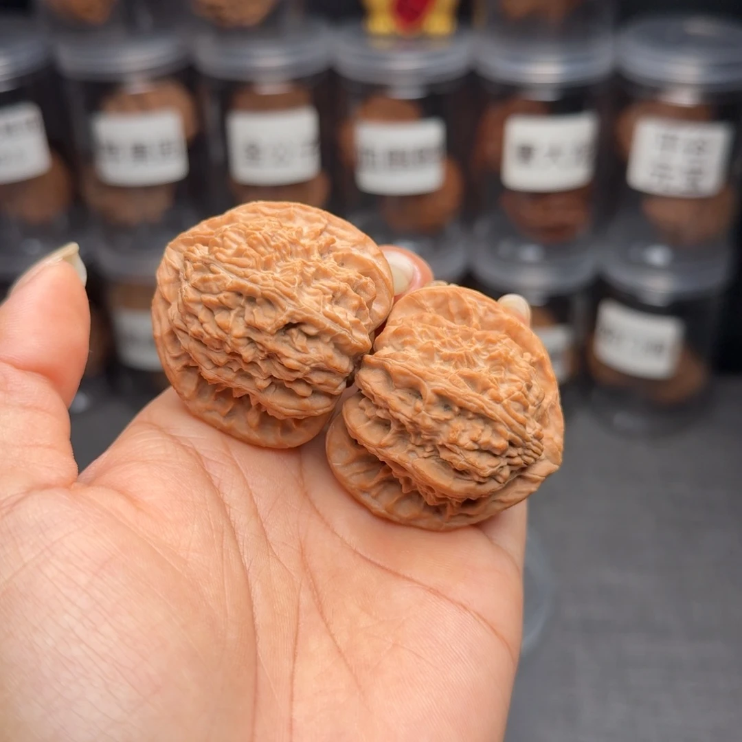 文玩核桃把件全品三角白