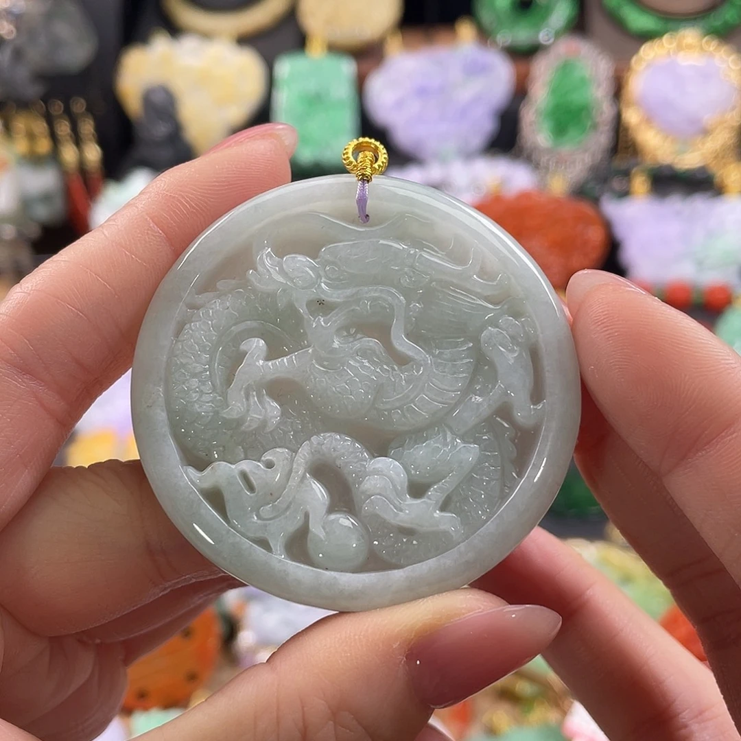 翡翠未镶嵌颈饰待编织