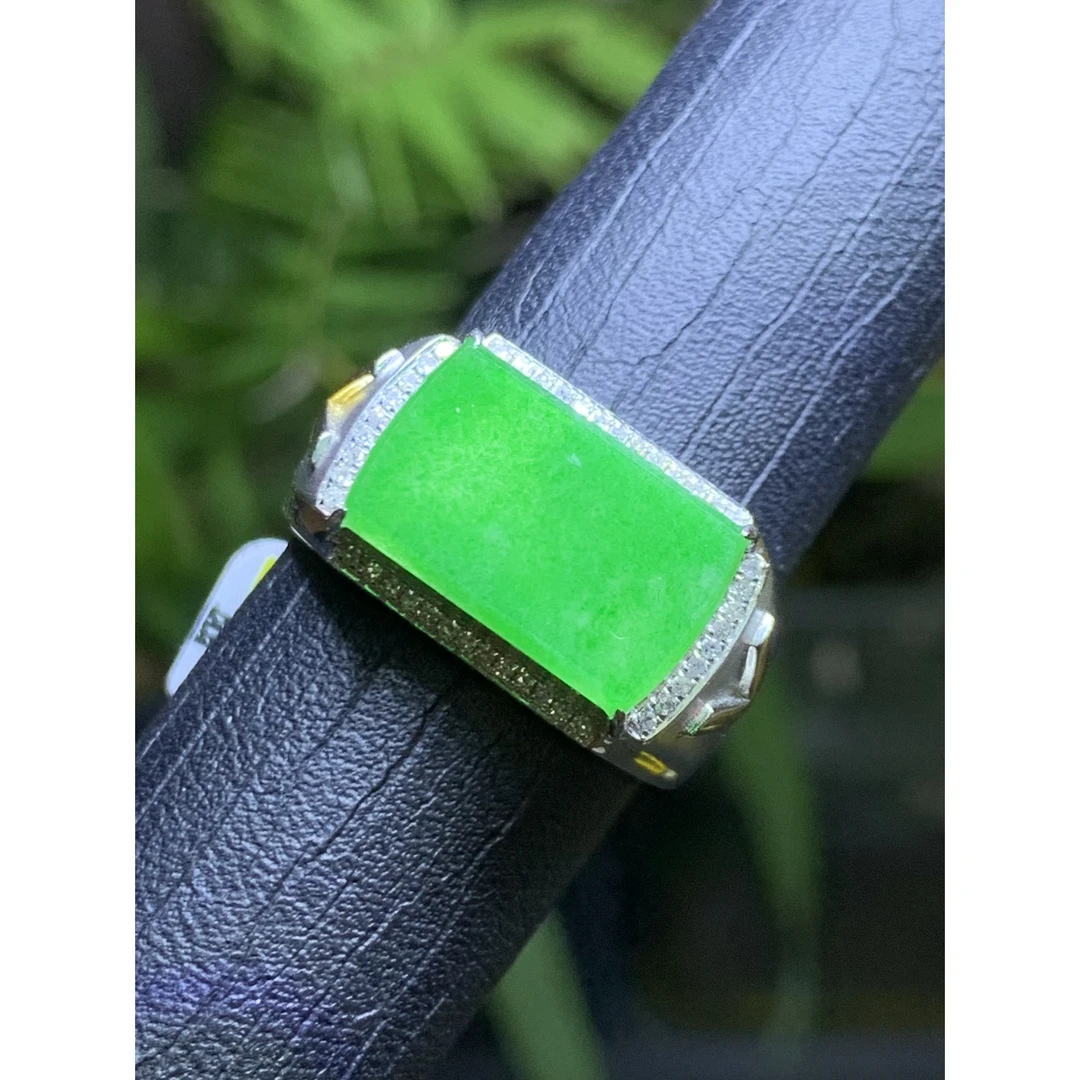 满绿无事牌戒指天然翡翠A货裸石：14.8*9*3mmZMY2.13时尚镶嵌精美