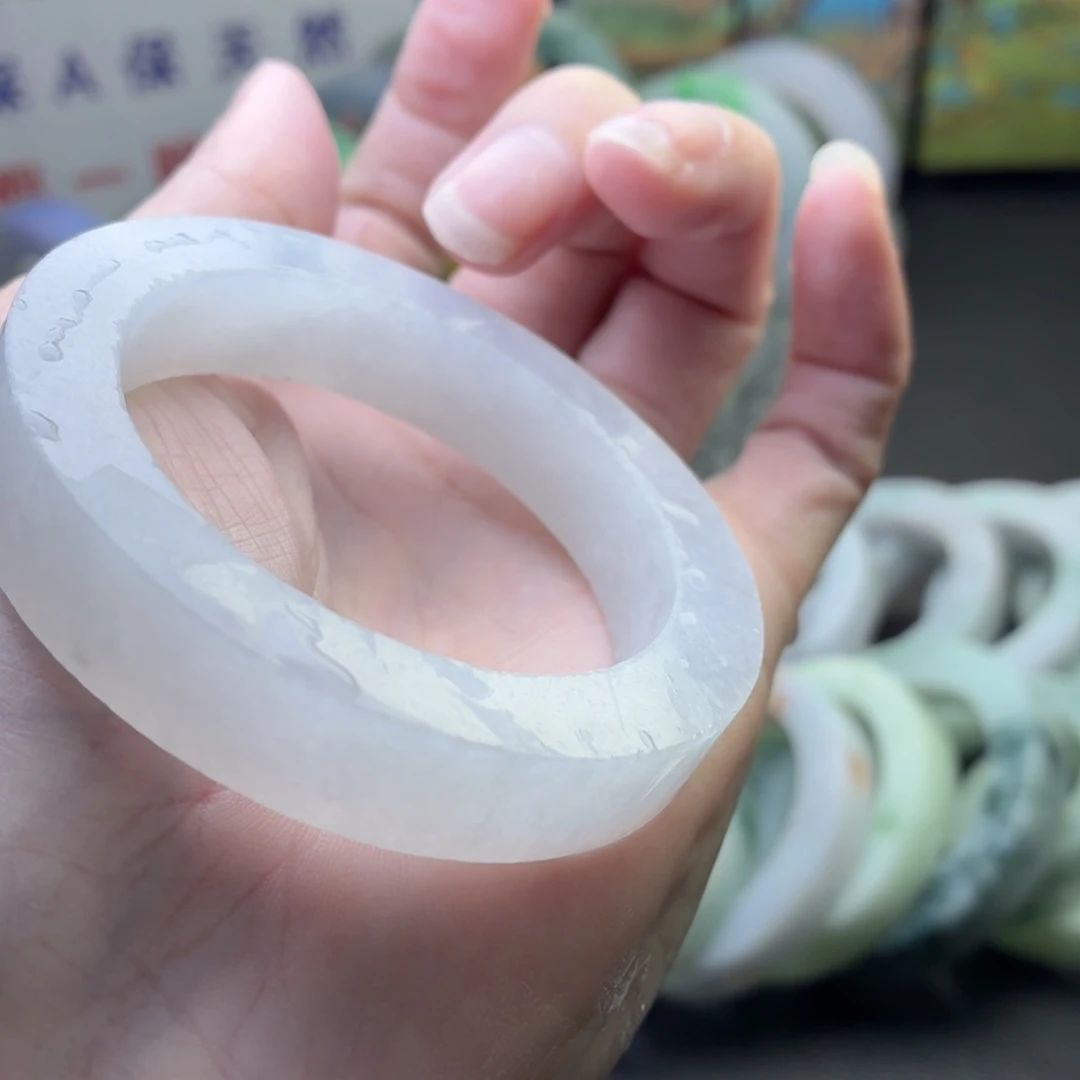 定制翡翠未镶嵌手镯起刚，荧光感十足