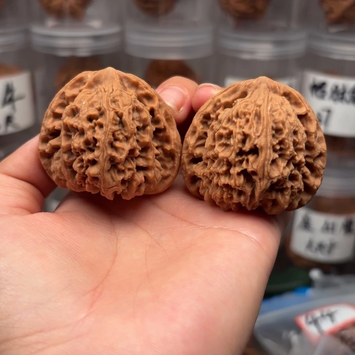吊坠桃核45三角疆