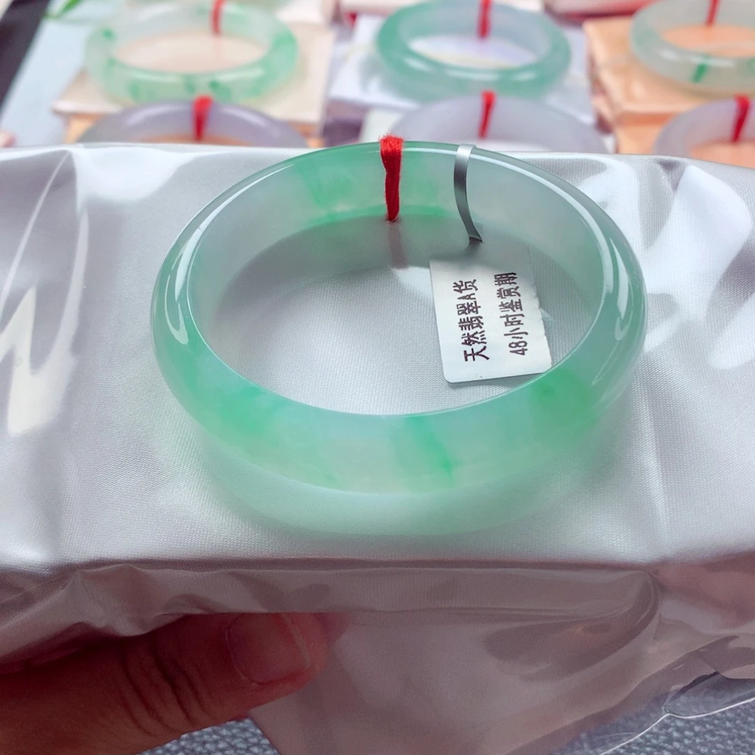 翡翠未镶嵌手镯（贵妃镯）55.8冰润起胶白底青完美小手捡漏A