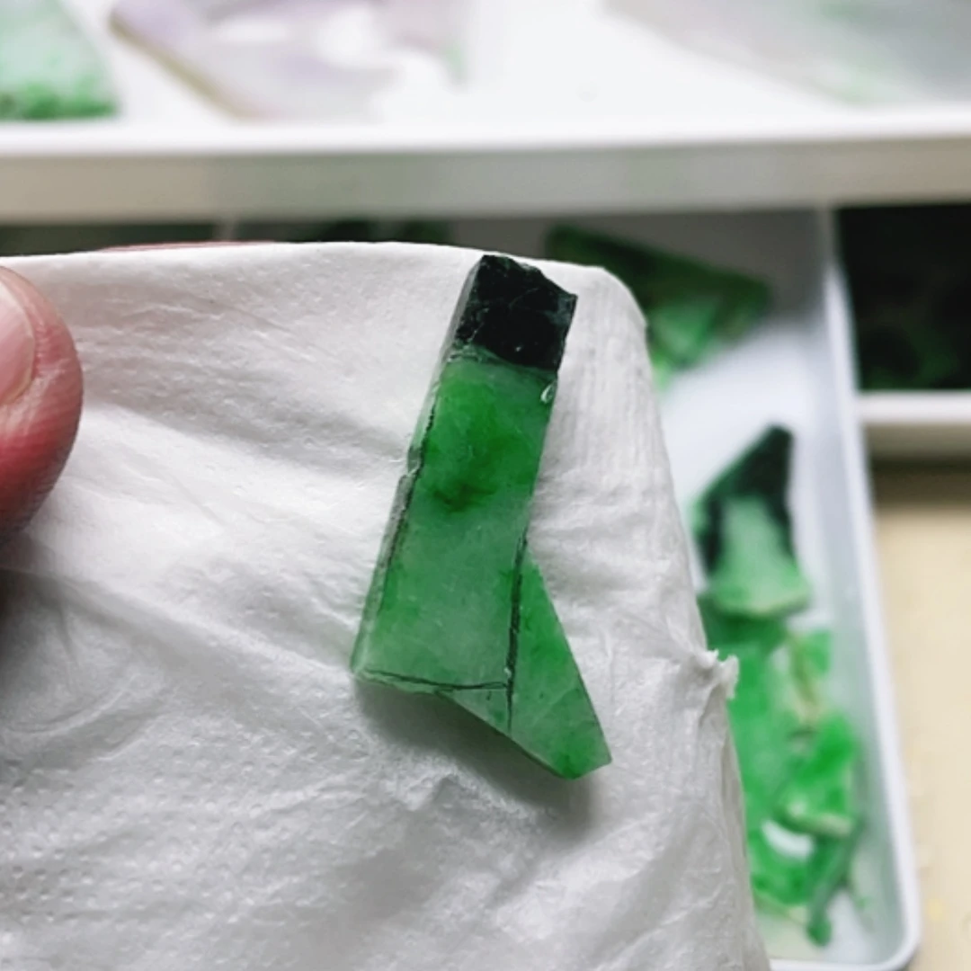 【闪购商品】翡翠颈饰未镶嵌A货