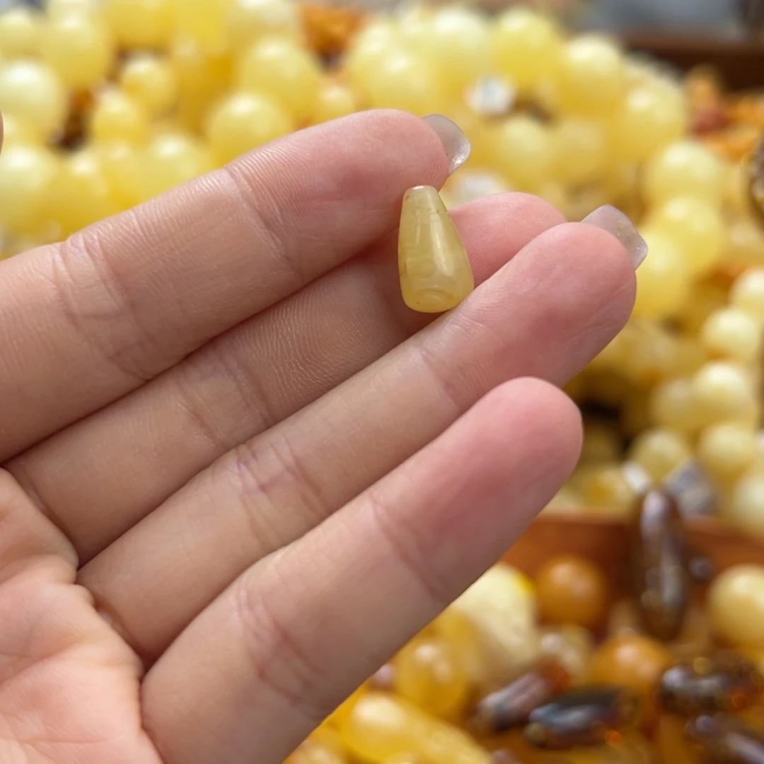 未镶嵌琥珀珠宝奇石