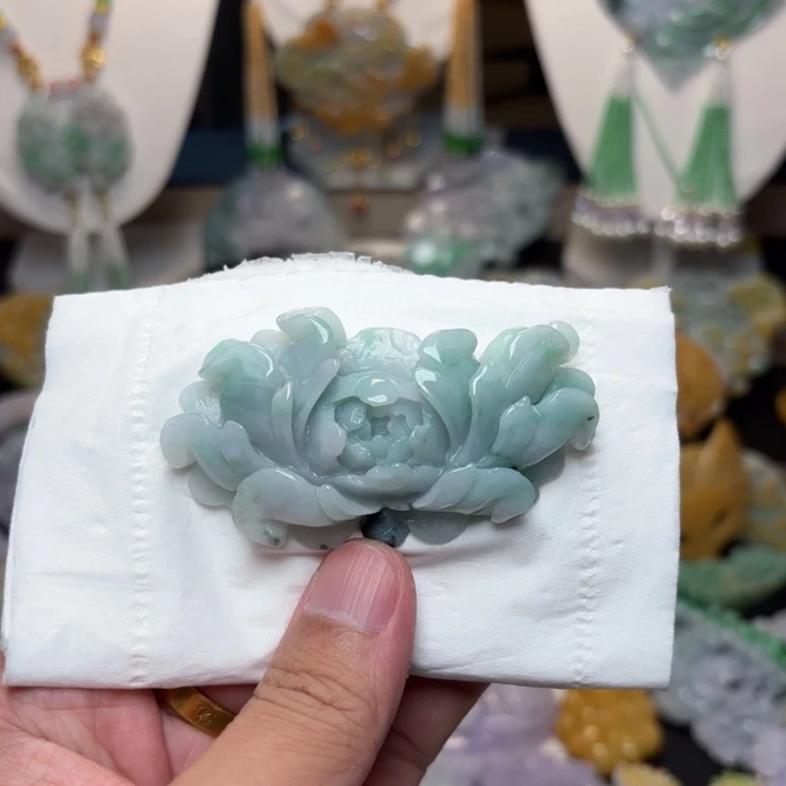 翡翠未镶嵌颈饰吊坠