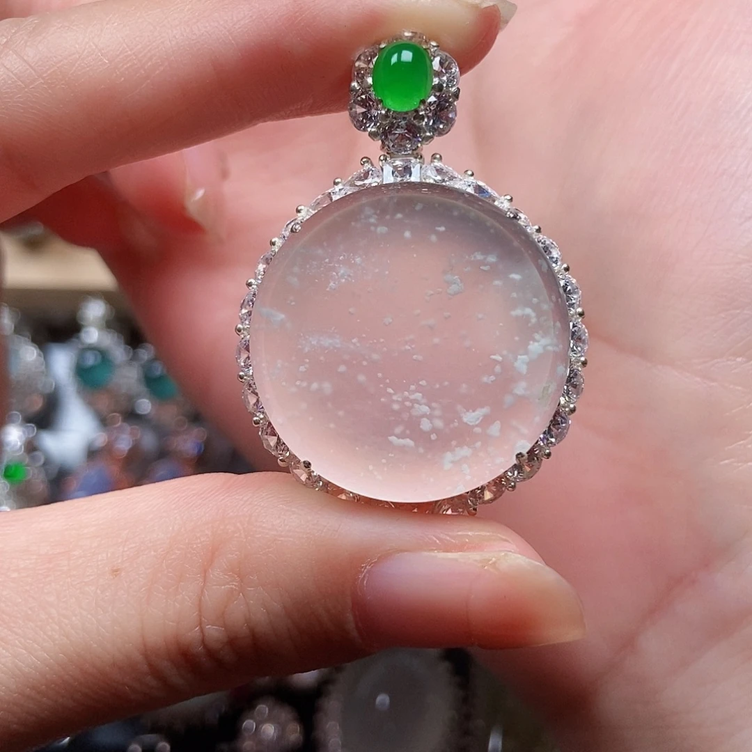 灵***佳翡翠未镶嵌颈饰翡翠吊坠