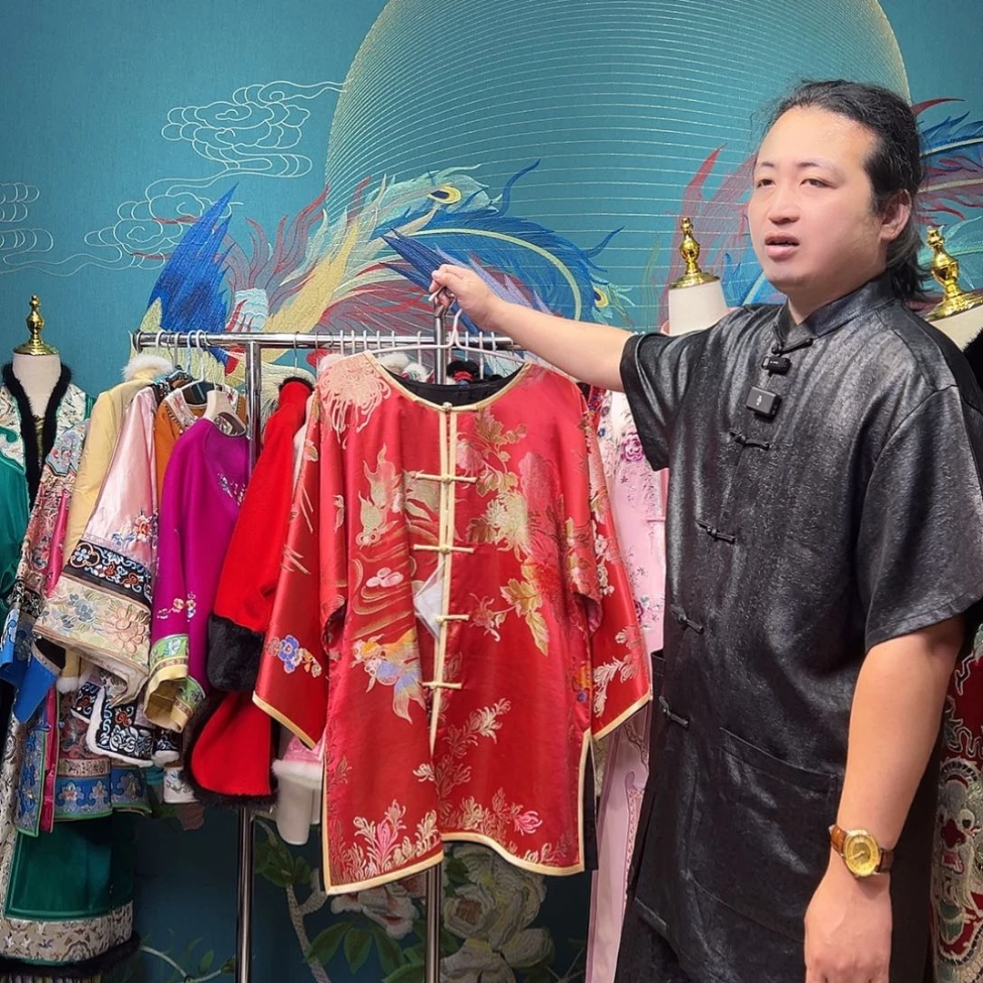 圆领中开万寿菊33老软缎13彩太太服