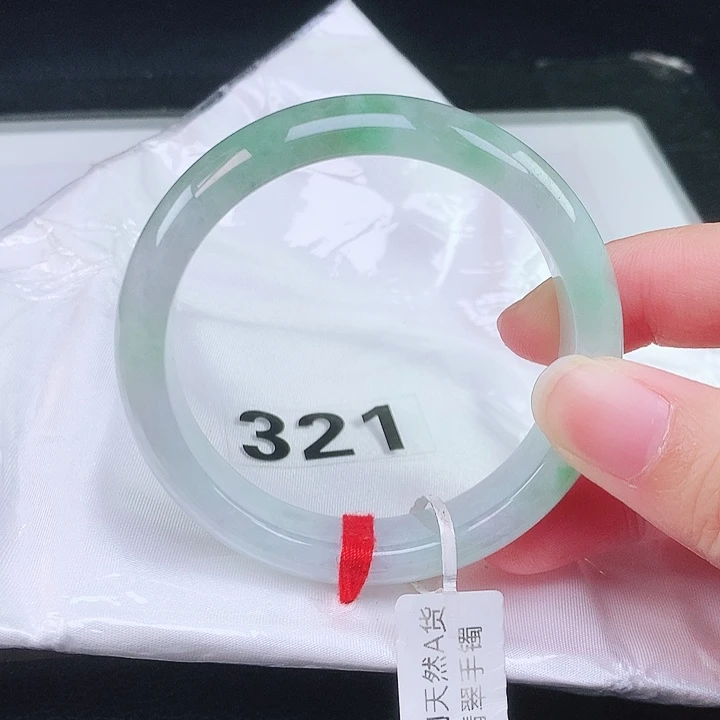 翡翠未镶嵌手镯（圆镯）翡翠