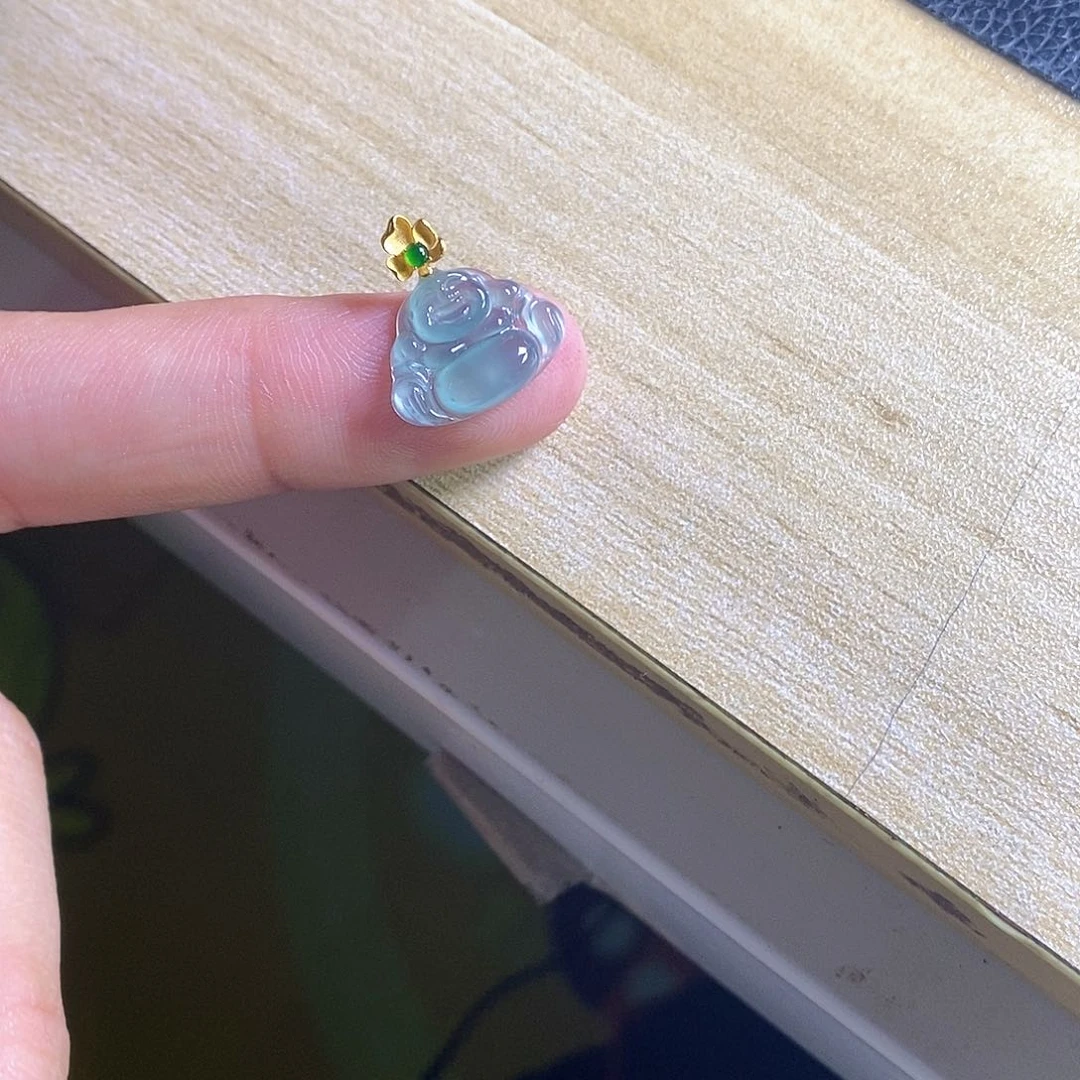 颈饰18K金镶嵌翡翠