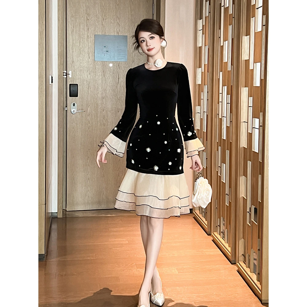 2025年新款时尚名媛重工钉珠气质喇叭袖修身丝绒蛋糕连衣裙21574
