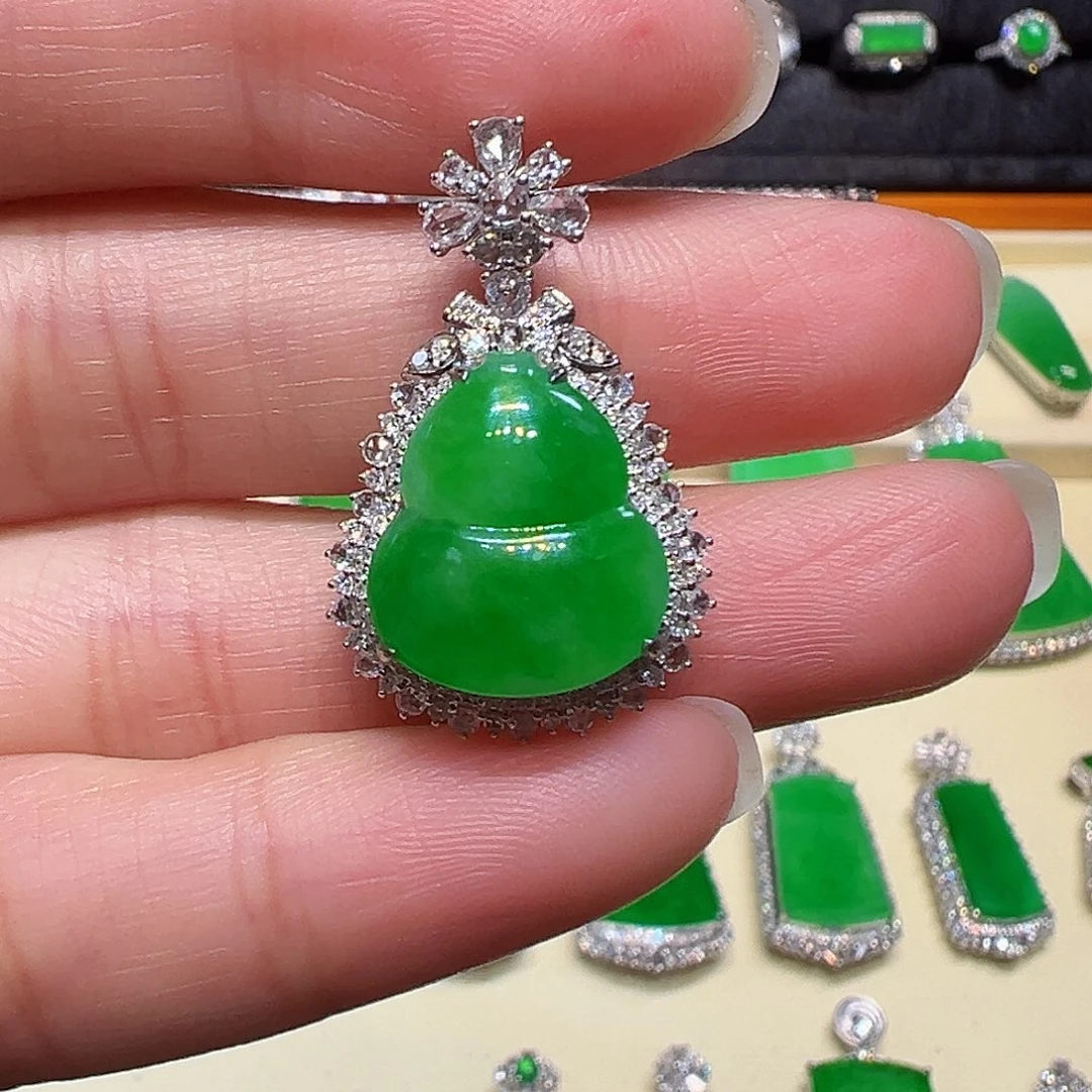 翡翠颈饰18K金镶嵌吊坠