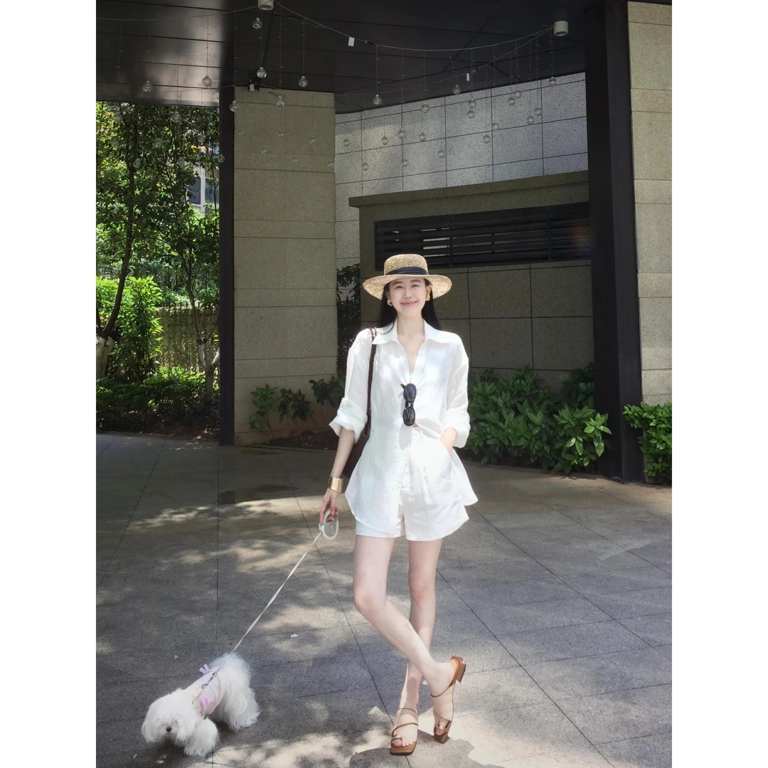 出行穿搭2025夏季新款简约休闲老钱风白色长袖显瘦衬衫短裤两件套