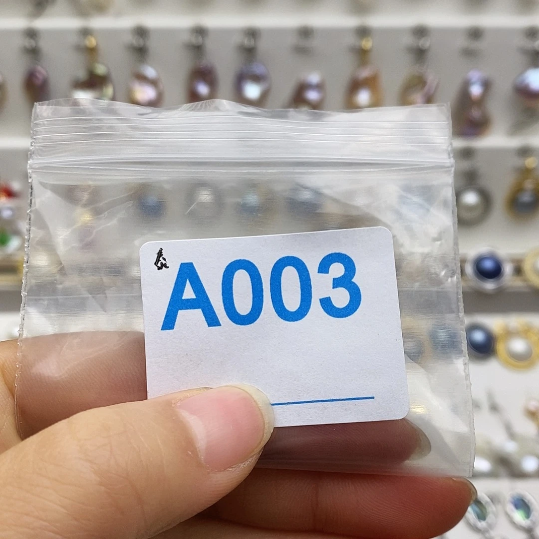 泰***忆未镶嵌淡水珍珠颈饰