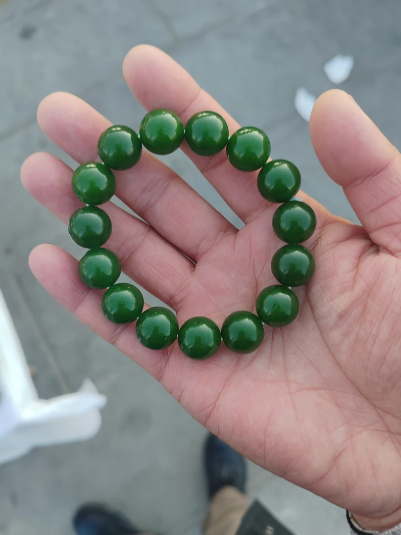 新疆山料辣菠菜绿手串卡14高端大气上档次