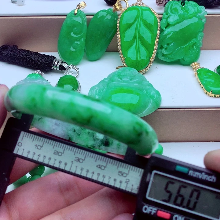 翡翠未镶嵌手镯．．