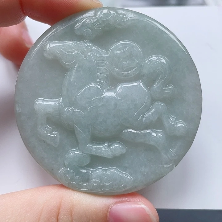 翡翠未镶嵌颈饰马牌