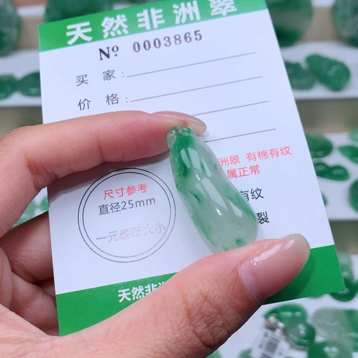 颈饰未镶嵌石英质玉