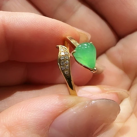 翡翠18K金镶嵌戒指