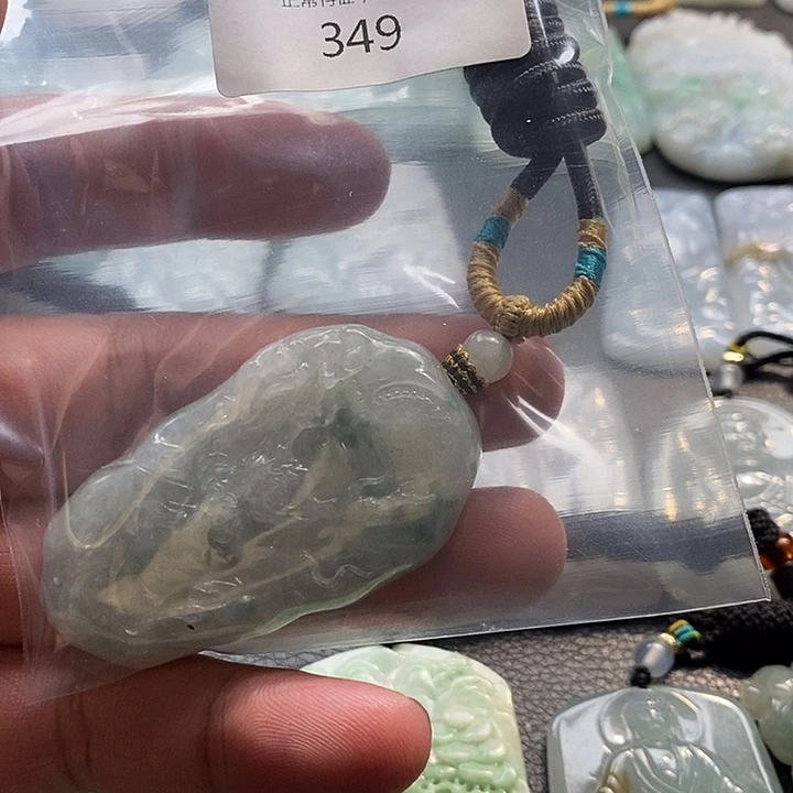颈饰未镶嵌翡翠寒*