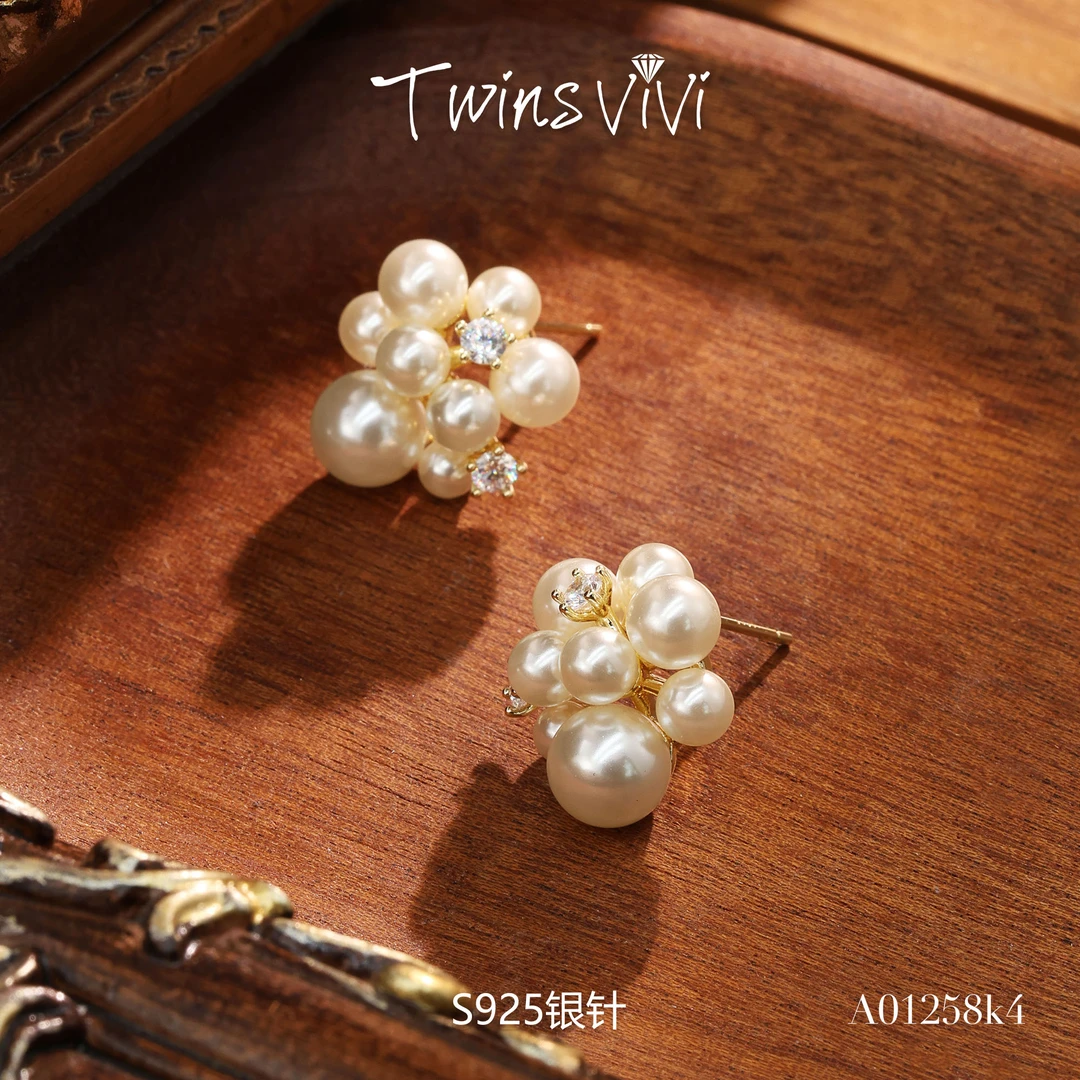 TWINS VIVI 非金属仿珍珠耳饰 镀k金 小繁星耳钉/A01258