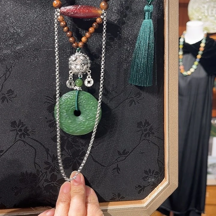 颈饰未镶嵌和田玉