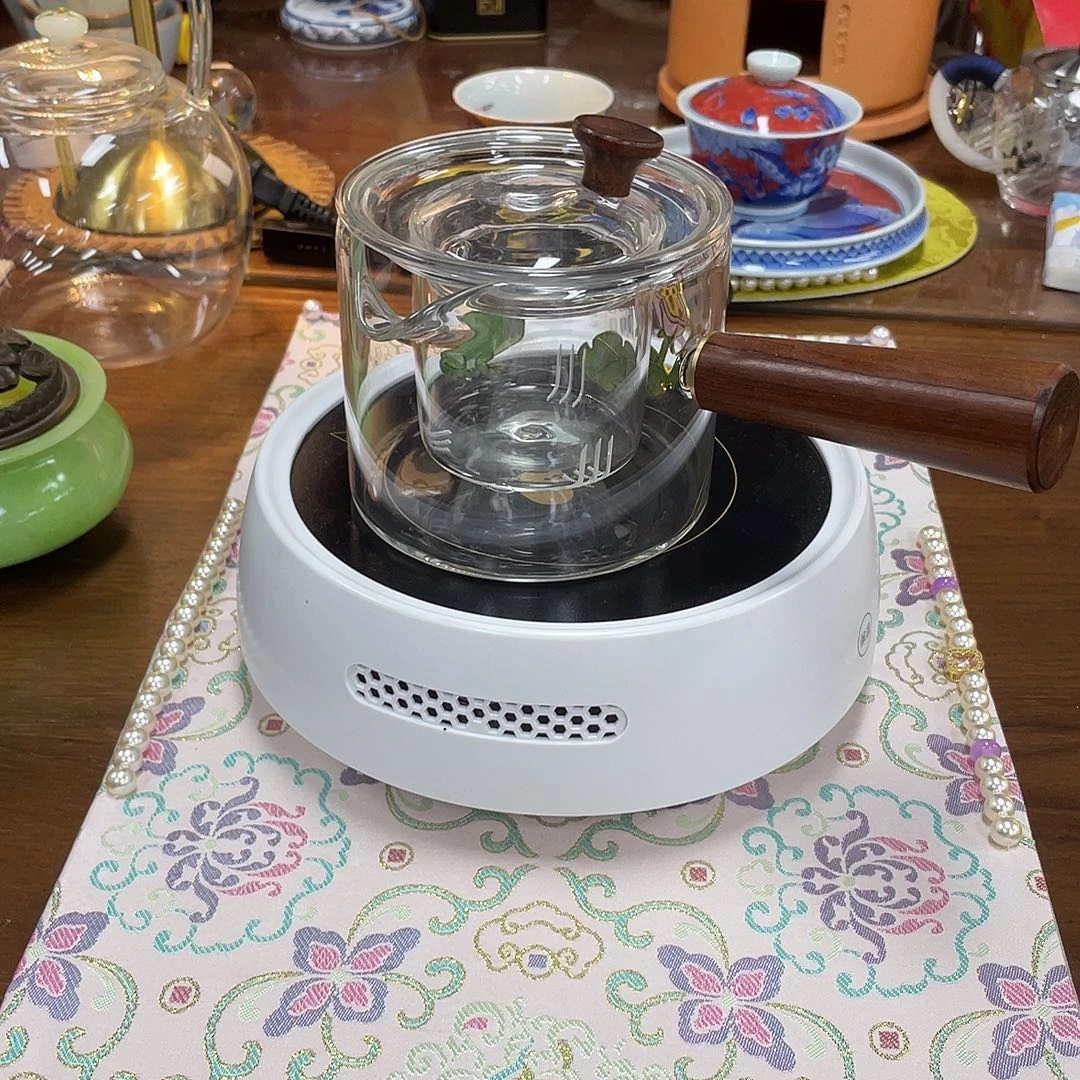 搪瓷杯子里还有很多东西