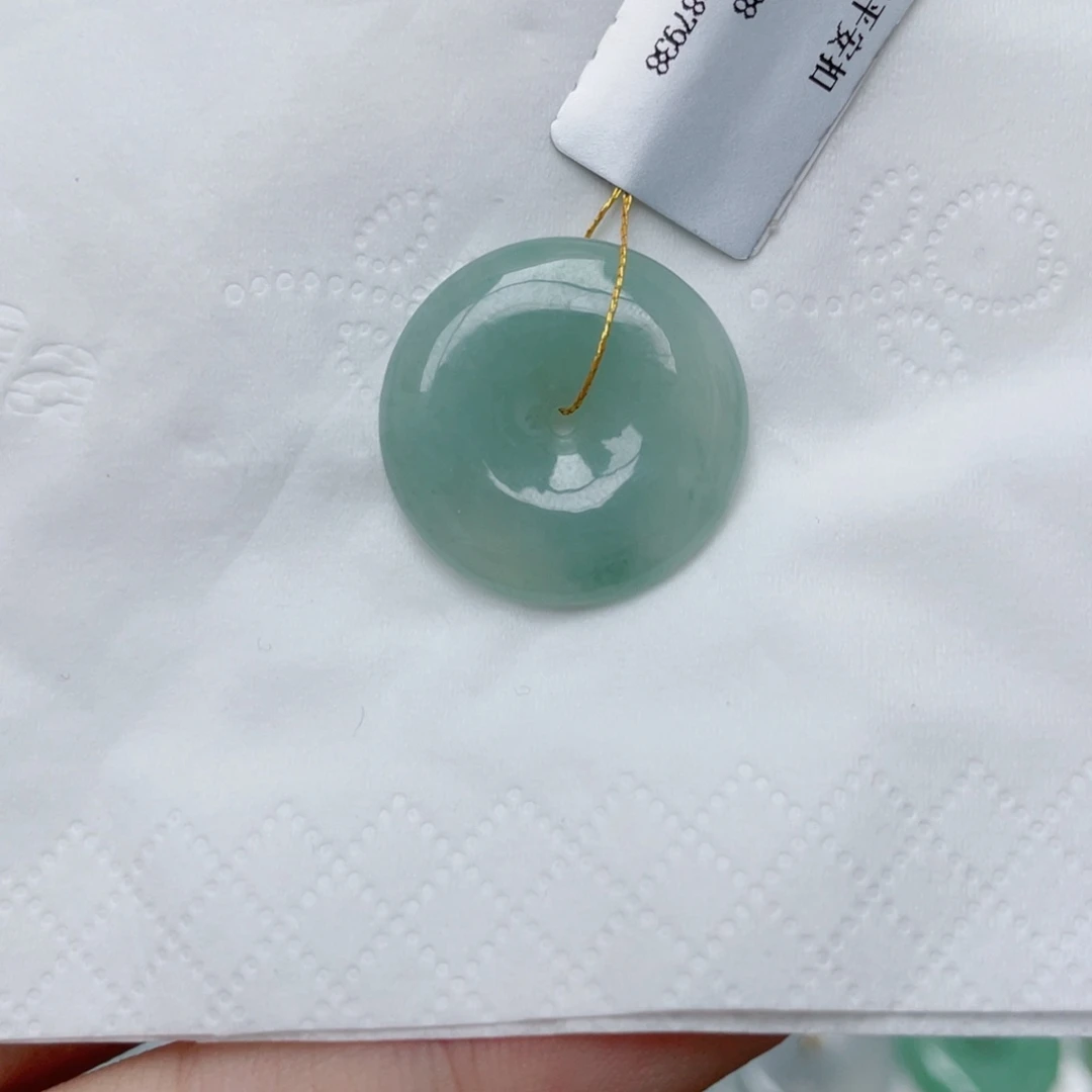 翡翠未镶嵌颈饰平安扣