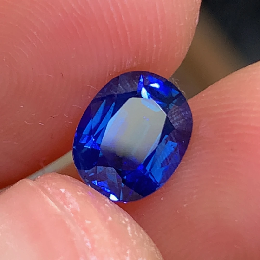蓝宝石裸石1.37ct老烧皇家蓝