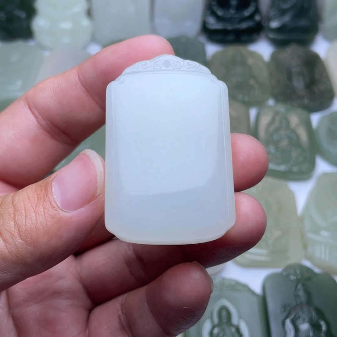 定制和田玉无事牌抛光