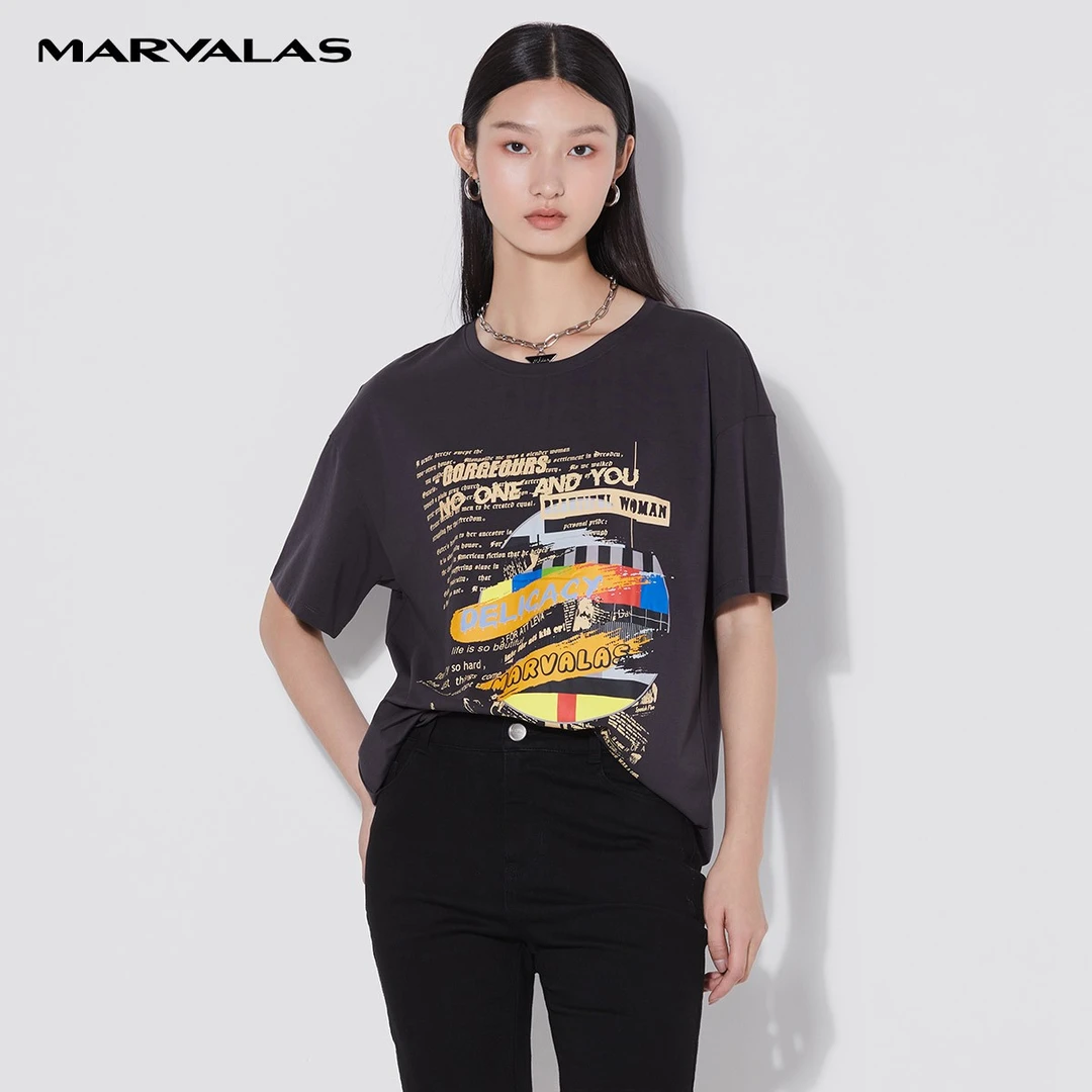 【曼德诗】M310120时尚印花女夏圆领宽松显瘦印花莫代尔老钱风女装