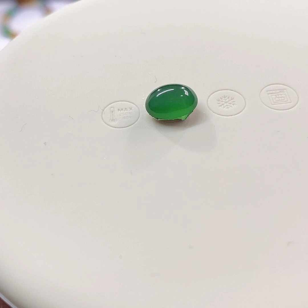 翡翠裸石冰绿蛋面