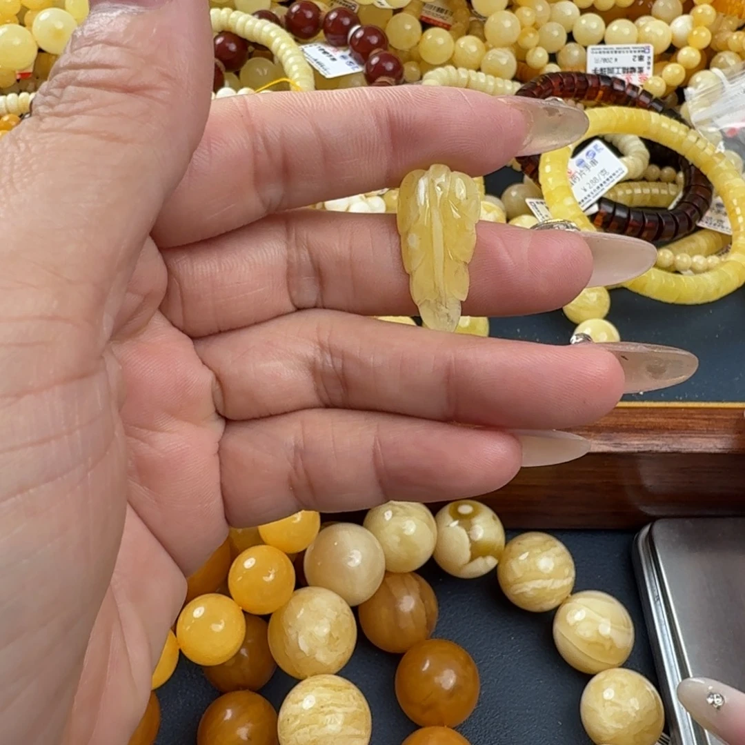 琥珀未镶嵌珠宝奇石