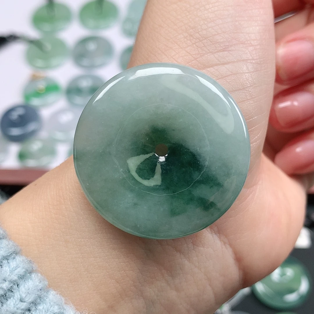 翡翠颈饰未镶嵌平安