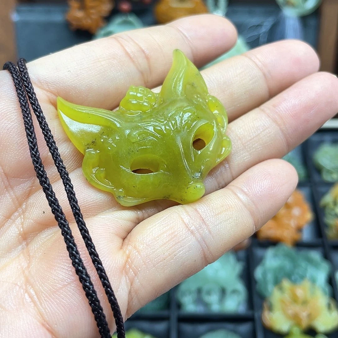 蛇纹石玉未镶嵌颈饰