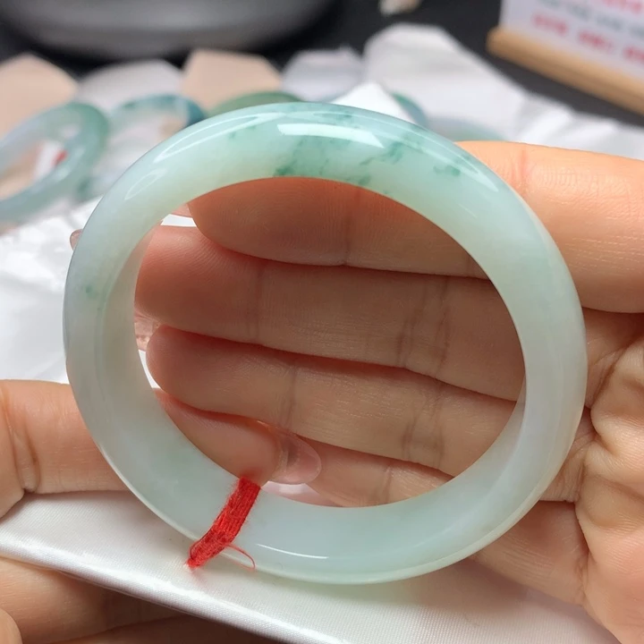 翡翠手镯未镶嵌蜂**甜56565757