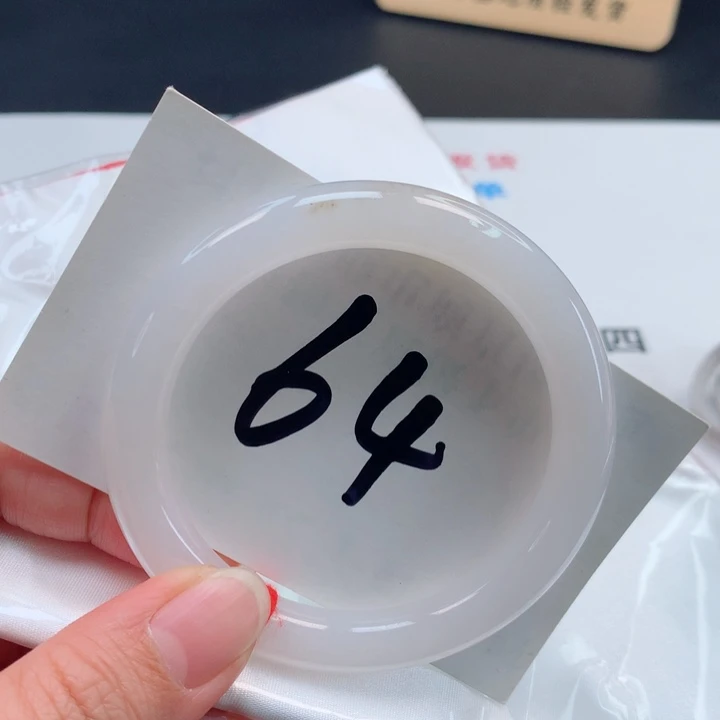 翡翠手镯未镶嵌冰