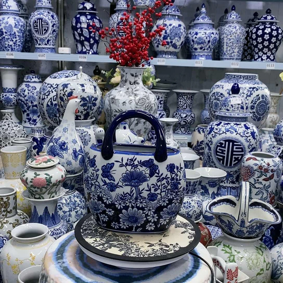 【闪购商品】摆件蝶恋花花瓶瓷器………………………………